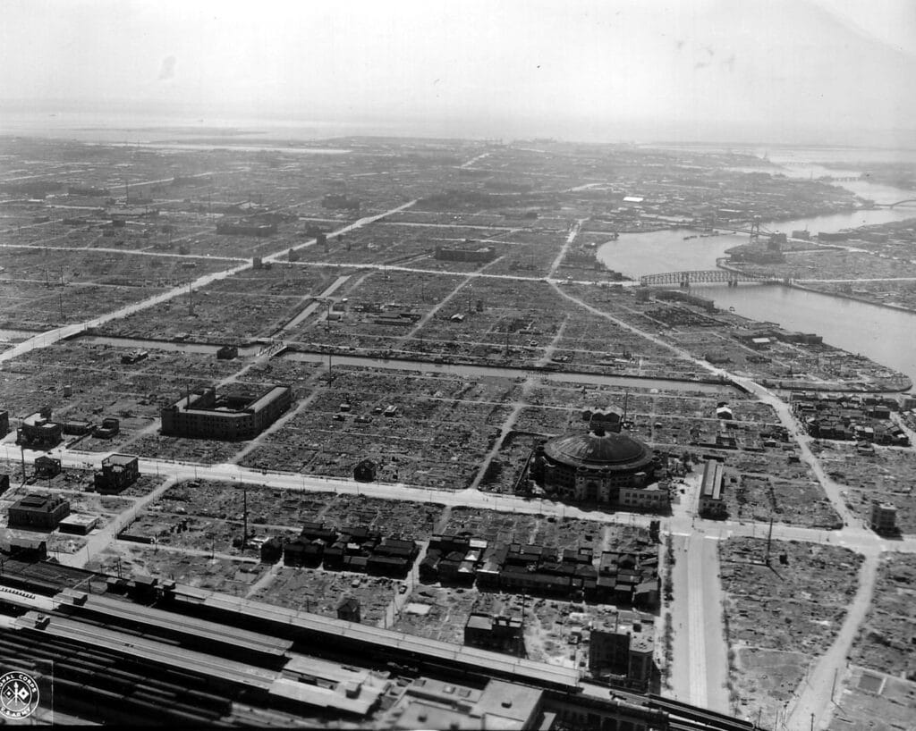 Tokio po wojnie. Fot. US Army Signal Corps/Domena publiczna.